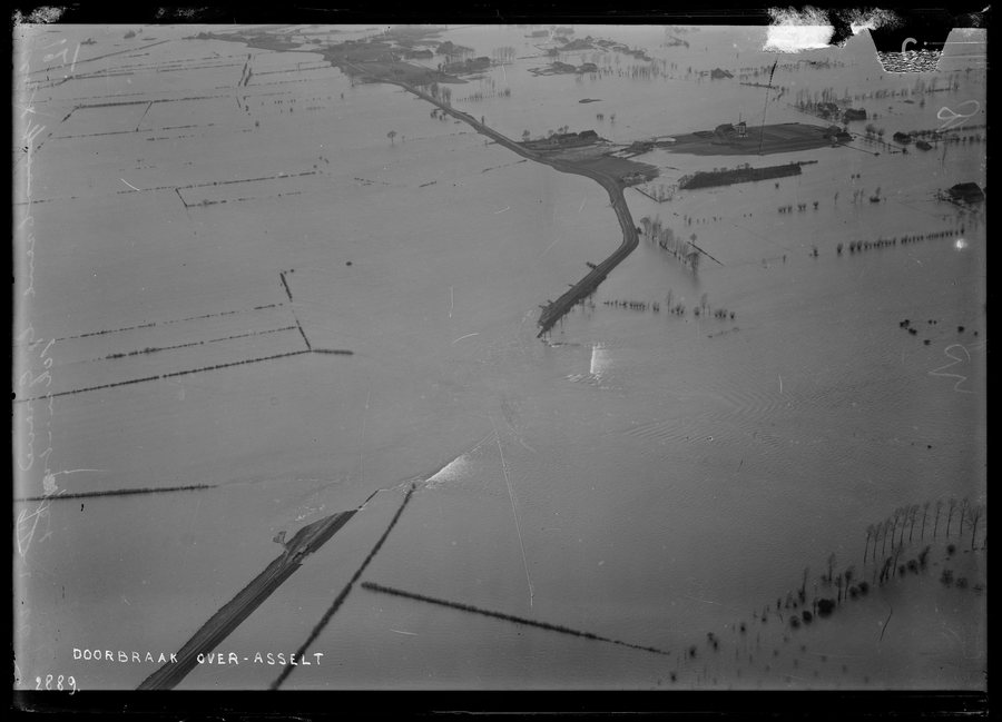 File:NIMH - 2011 - 0404 - Aerial photograph of Overasselt, The Netherlands - 1920 - 1940.jpg