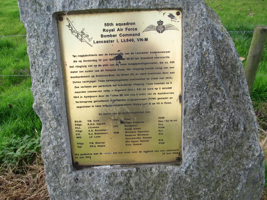 File:Monument voor de Lancastercrash 22-06-1944 bij Oene.jpg