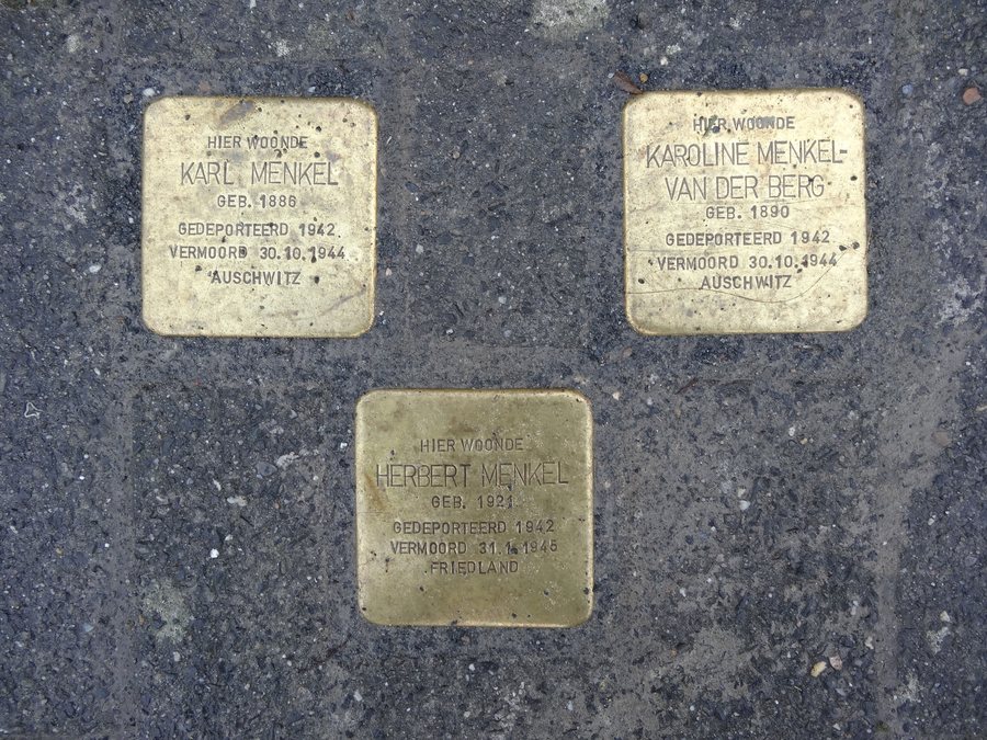 File:20141216 Stolpersteine Onstwedde Luringstraat25.jpg