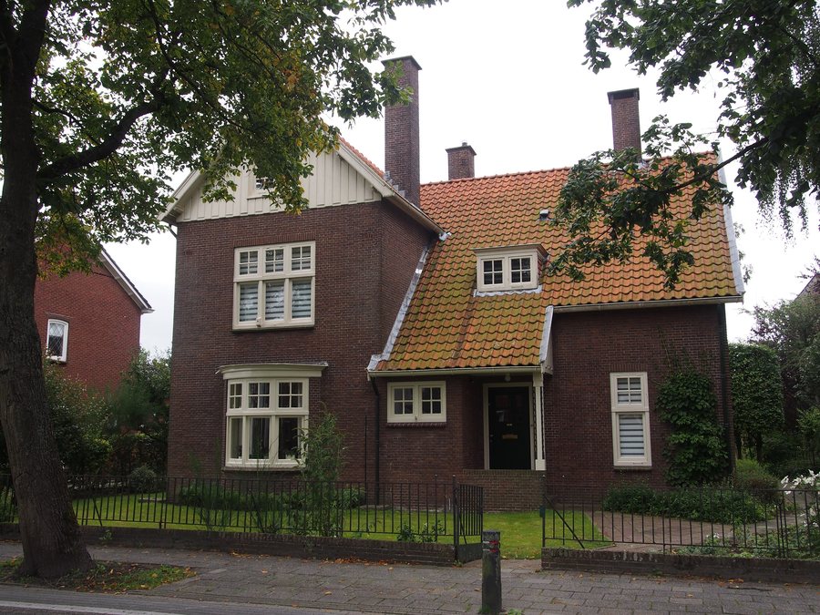 File:Dienstwoning directeur R.H.B.S. Drachten.JPG