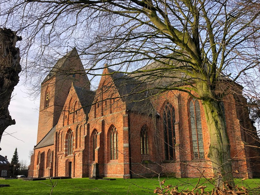 File:Petrus en Paulus kerk Loppersum.jpg