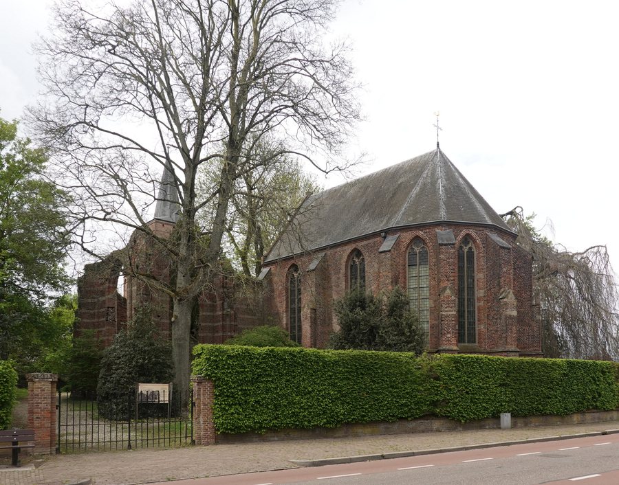 File:Ammerzoden Ruinekerk.jpg