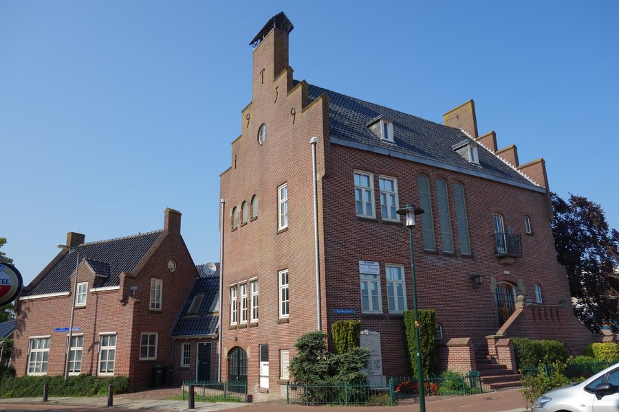 File:Raadhuis, Wervershoof.JPG