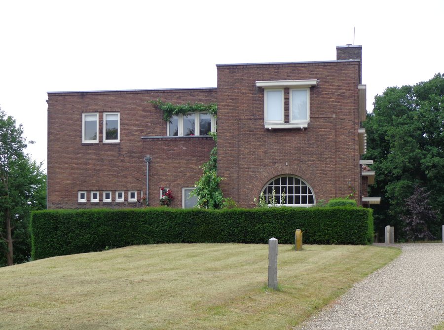 File:Muiderberg Joodse Begraafplaats Aula.jpg