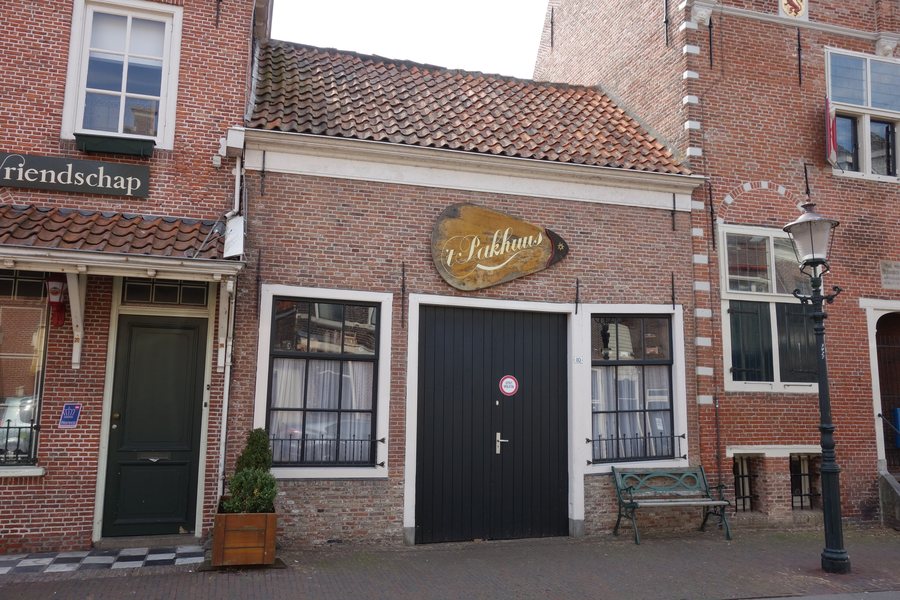 File:Kaasmarkt 10, Enkhuizen.jpg