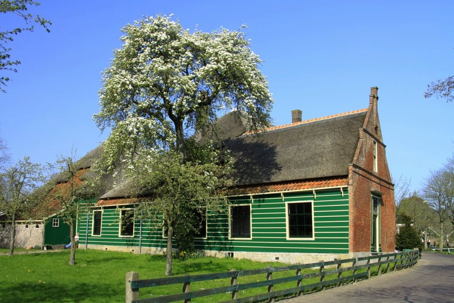 File:Twisk. Een mooie boerderij in het mooie Twisk.JPG