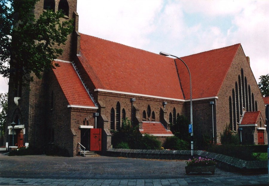 File:Sint Jan de Evangelist kerk, hoek Burgemeester Lovinkstraat, in Breezand, gemeente Hollands Kroon Dh - RAA003024518 - RAA Davidse.jpg