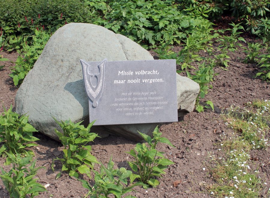 File:Witte Anjer Perk, Maasbracht 02.jpg