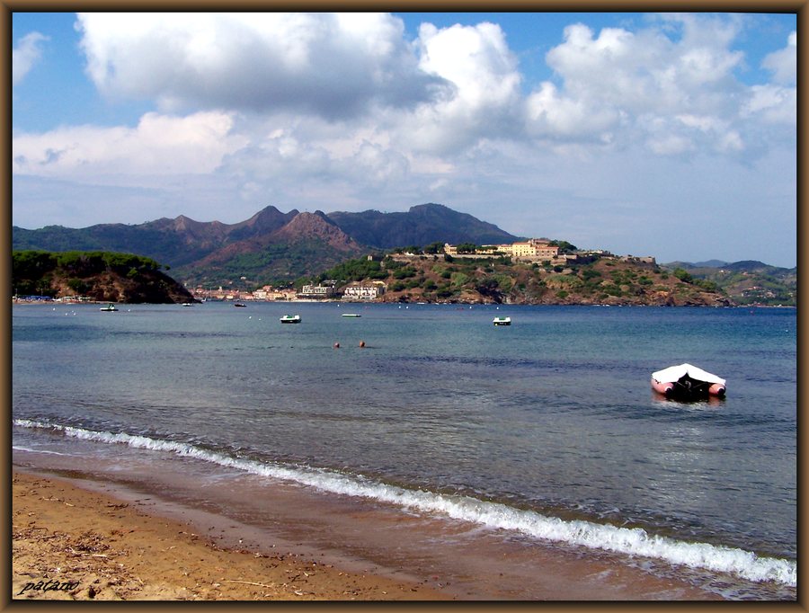File:Porto Azzurro visto da Naregno - panoramio.jpg