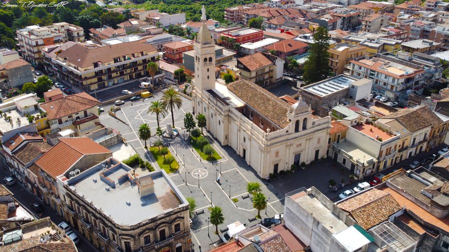 File:Duomo di Fiumefreddo di Sicilia.jpg