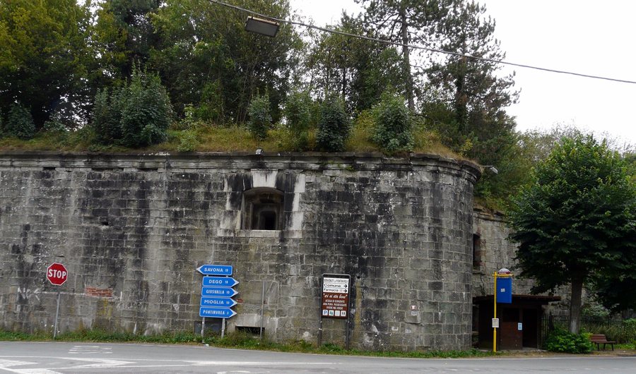 File:Giovo Ligure (Pontinvrea)-forte Tagliata del Giovo.jpg