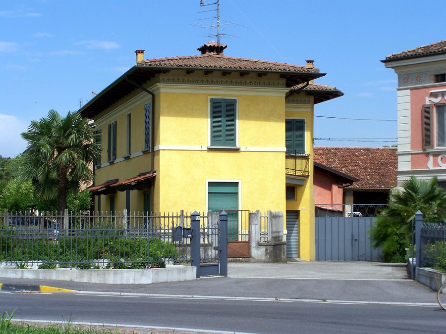 File:Gottolengo fabbricato viaggiatori stazione tranviaria 20090622.jpg