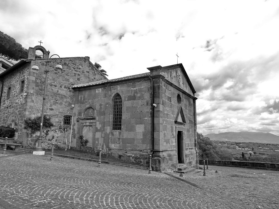 File:S. Maria dele Grazie - Lanuvio (DSC05668MBN).jpg