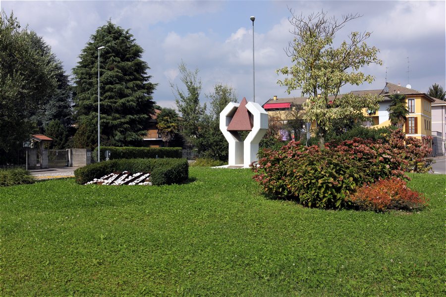 File:Monumento AVIS Cogliate.jpg