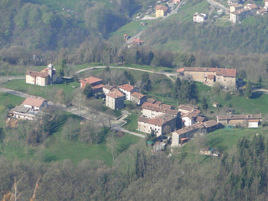 File:Cavaglia-Val Brembilla 01.jpg