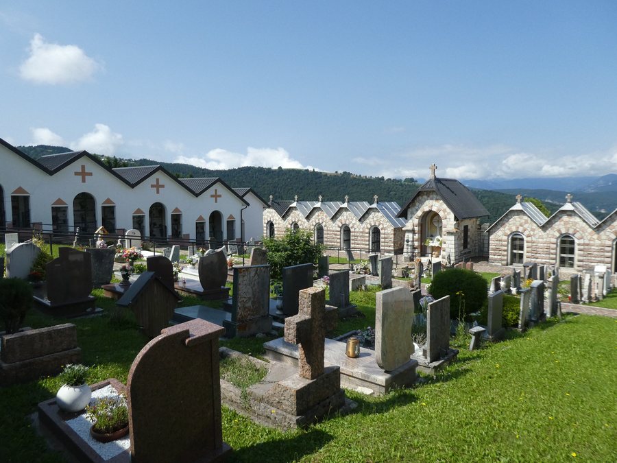 File:Cimitero di Treschè Conca 02.jpg