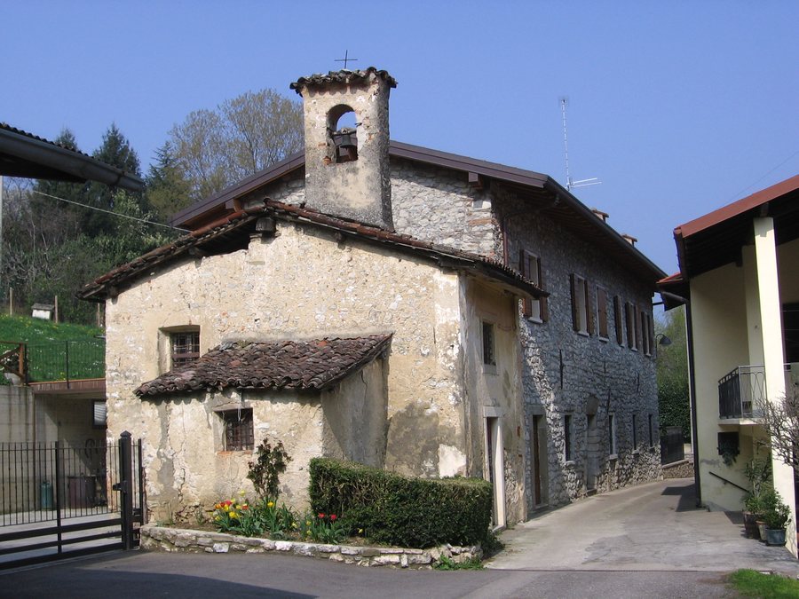 File:Entratico chiesetta.jpg
