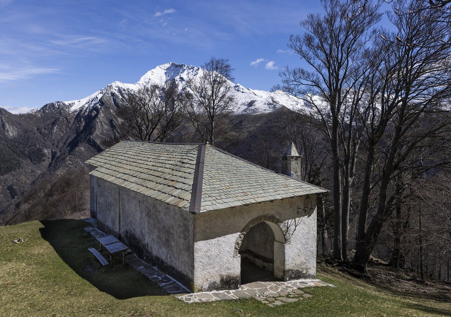 File:Sant'Ulderico, chiesa di Casargo, Italia.jpg