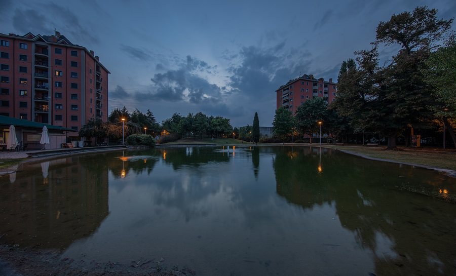 File:Parco Comerio sera.jpg