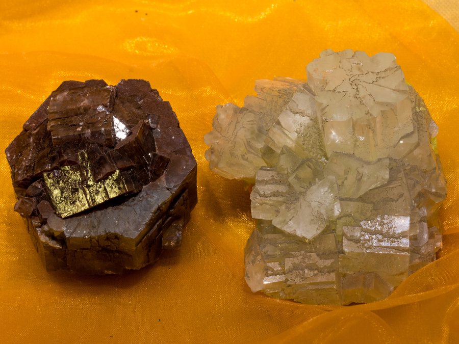 File:Aragonite. Racalmuto, Sicilia, Italy-8888.jpg