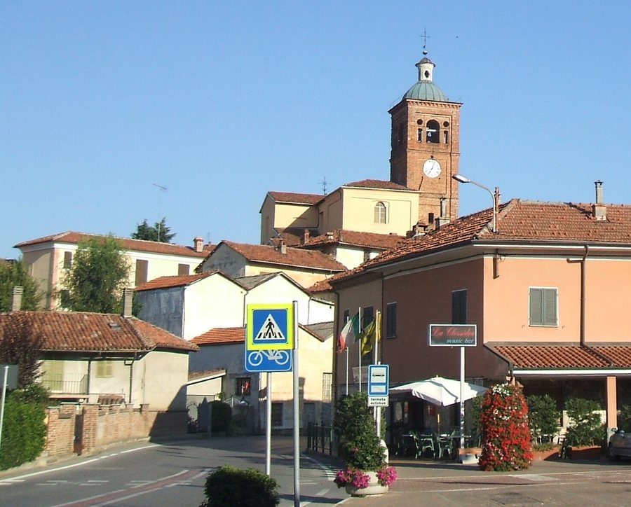 File:Sommariva Perno, Italia.jpg