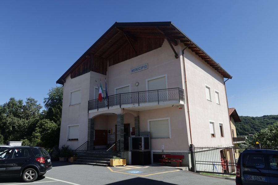 File:Cellio con Breia Municipio.jpg