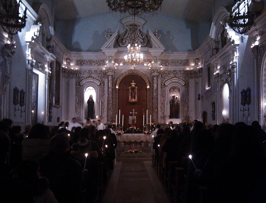 File:Interno chiesa Salice (Messina).jpg
