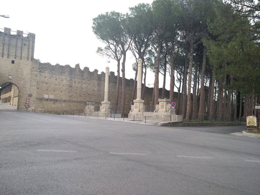 File:Porta San Ginesio 02.jpg