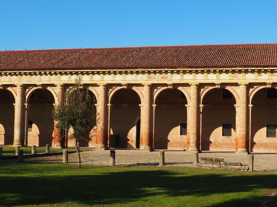File:Barchessa Pisani (Creola, Saccolongo) 01.jpg