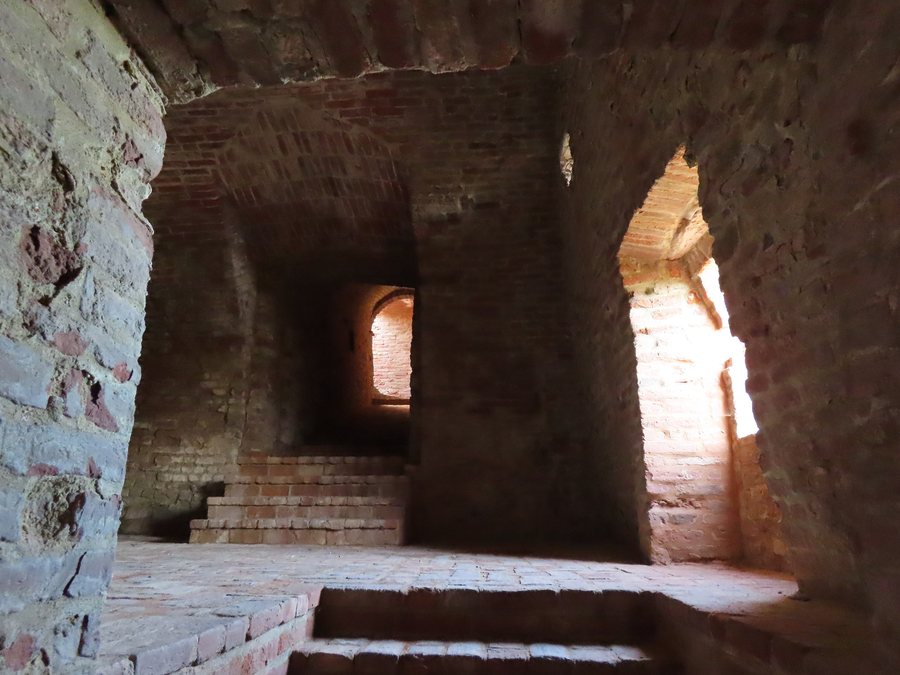 File:Castle (Castelnuovo Calcea) 03.jpg