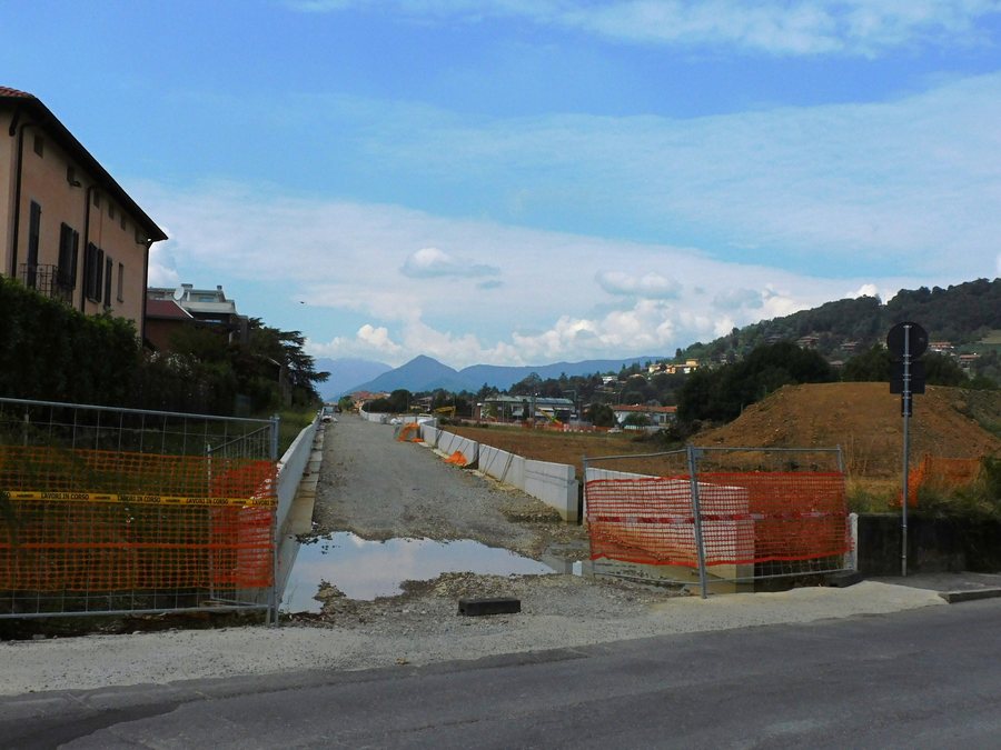 File:Bergamo Villa d Alme cantiere Crocifisso 20240820.jpg