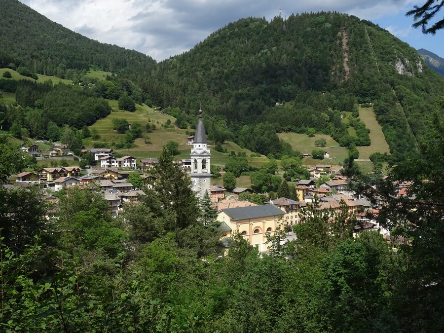 File:Tiarno di Sotto 2.jpg