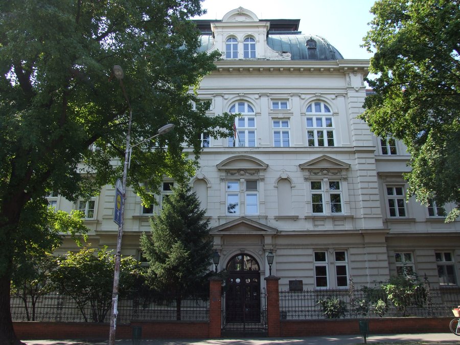 File:Gimnazija Bjelovar 04.jpg