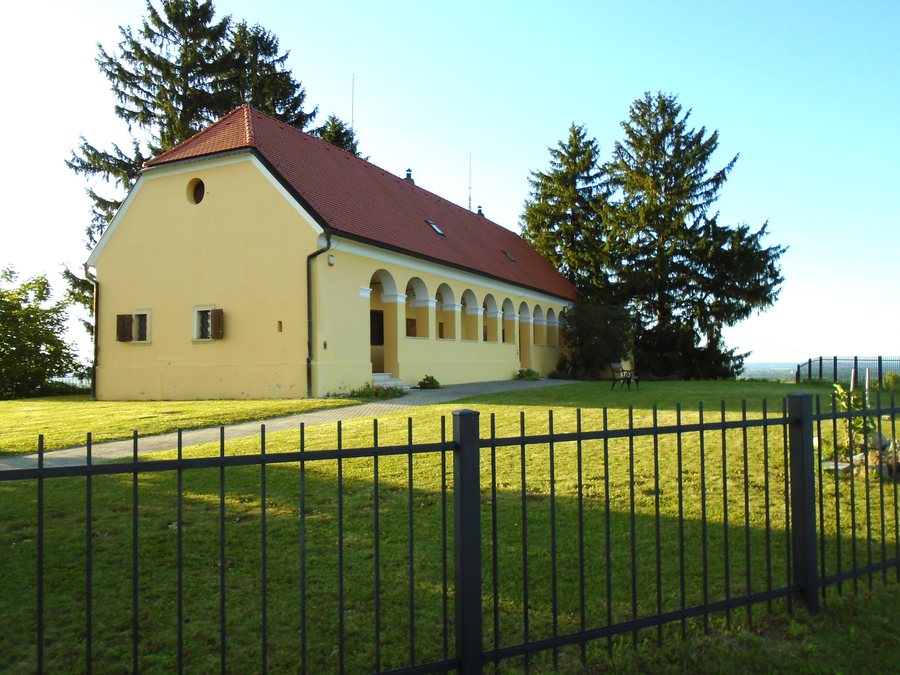 File:Dvorac Tkalec, Štrigova - south view (2024).jpg