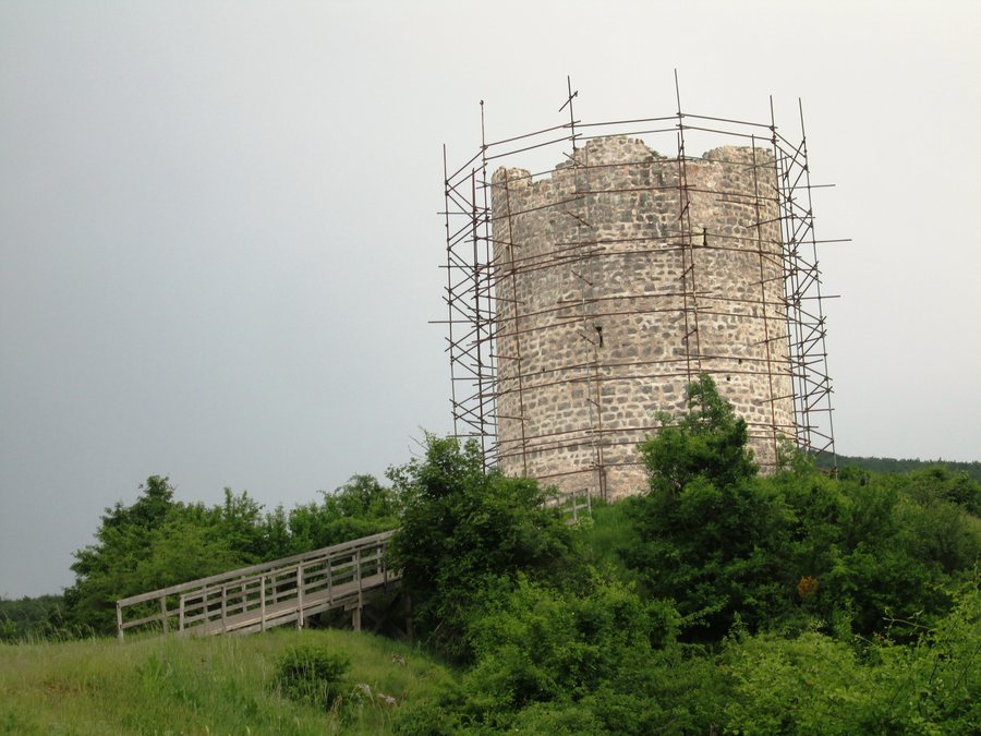 File:Perusic kula.jpg