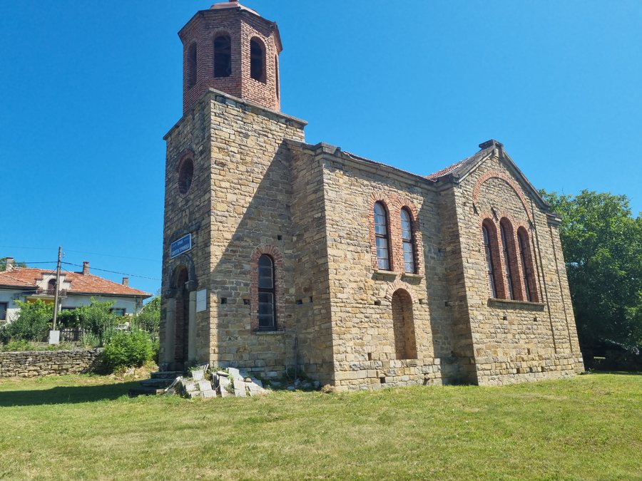 File:Slaveykovo, Gabrovo Province - The church.jpg