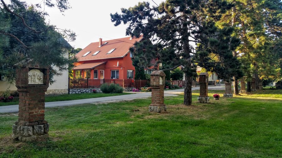 File:Egerág kálvária.jpg