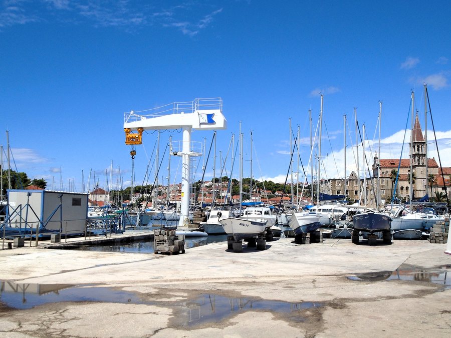 File:Milna - ACI marina.jpg