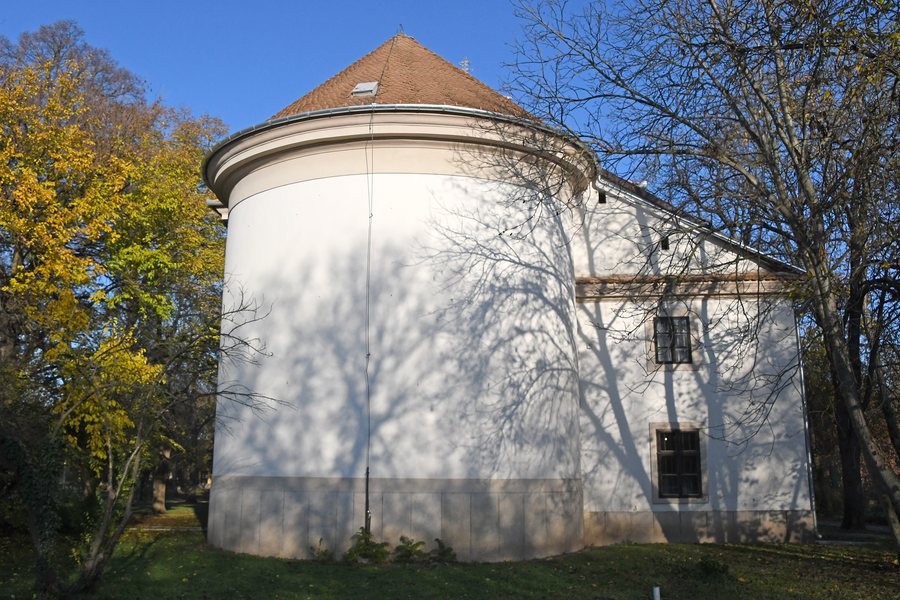File:Mezőhegyes, római katolikus templom 2022 03.jpg