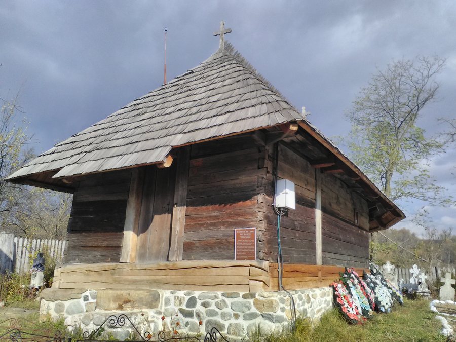 File:Biserica de lemn sat Marita, comuna Vaideeni, jud Rm Valcea.jpg