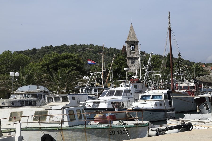 File:I10 493 Hafen Preko, Sv. Ivan.jpg