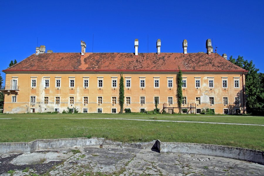 File:Malacky, kaštieľ2, Slovensko.jpg