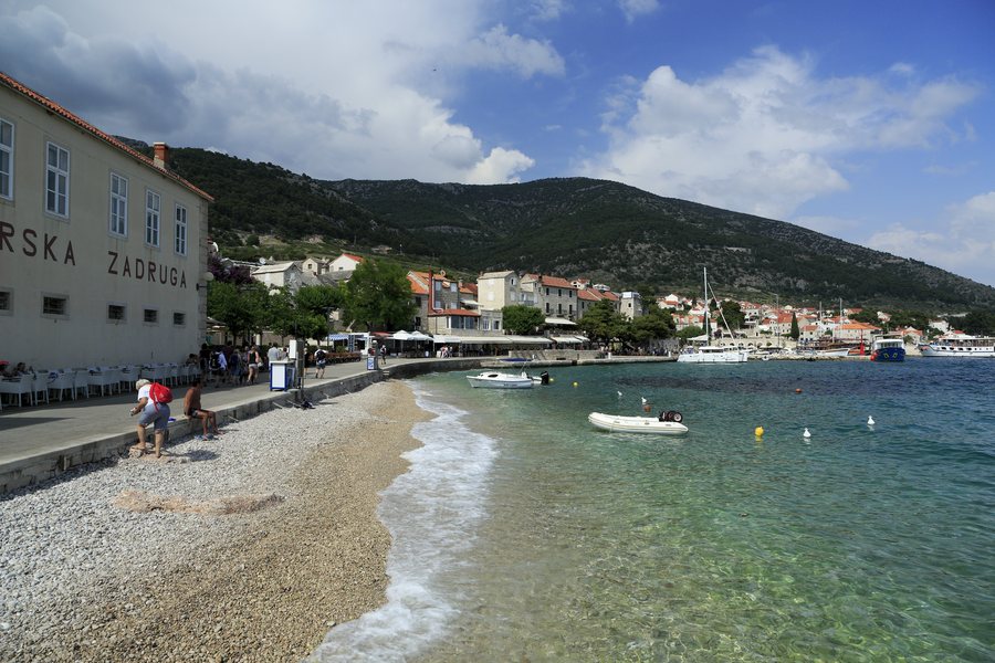 File:J32 609 Bol, Riva.jpg
