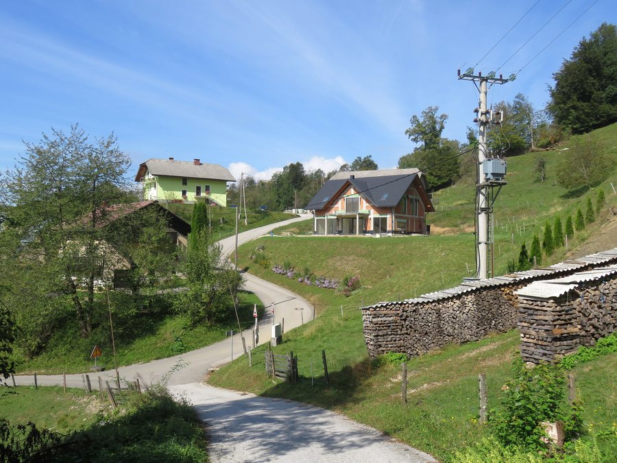 File:Briše Kamnik Slovenia 1.jpg