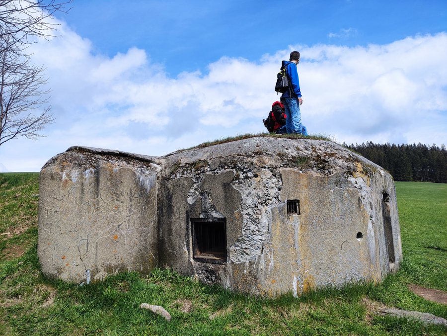 File:Bunkr, Hynčice pod Sušinou, Staré Město, okres Šumperk, Olomoucký kraj, Česká republika 04.jpg