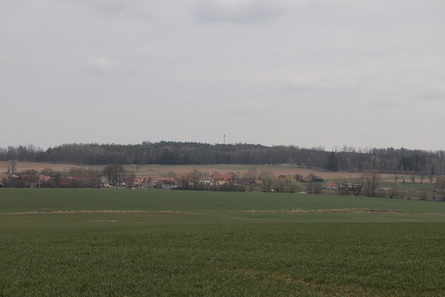 File:Overview of Doubrava hill near Kostníky, Třebíč District.jpg