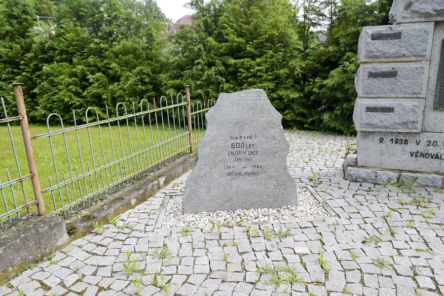 File:Memorial of 600 years of village Čmelíny 02.jpg