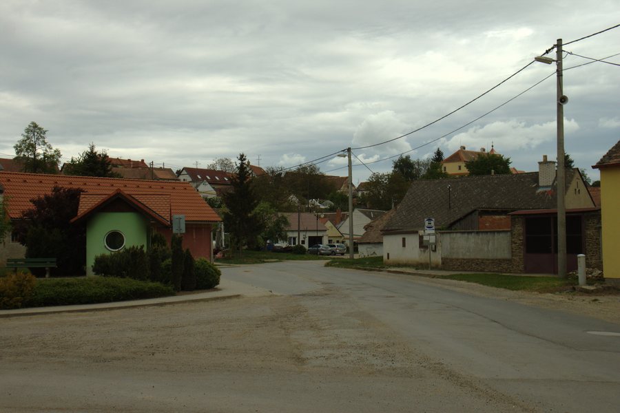 File:Žerotice, autobusová zastávka.jpg