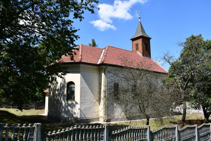 File:Katolikus templom-Berente 03.jpg