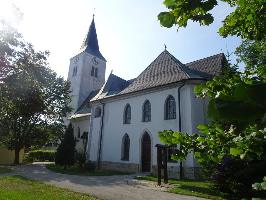 File:Loče, cerkev.jpg